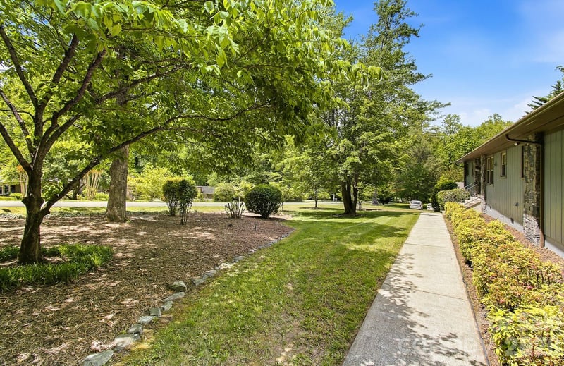 106 Muirfield Ct, Hendersonville, NC 28791