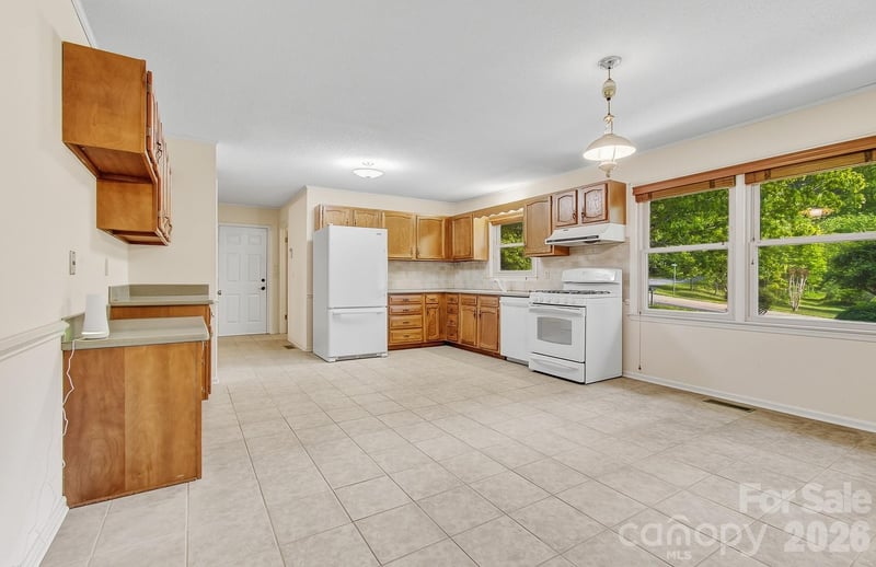 106 Muirfield Ct, Hendersonville, NC 28791