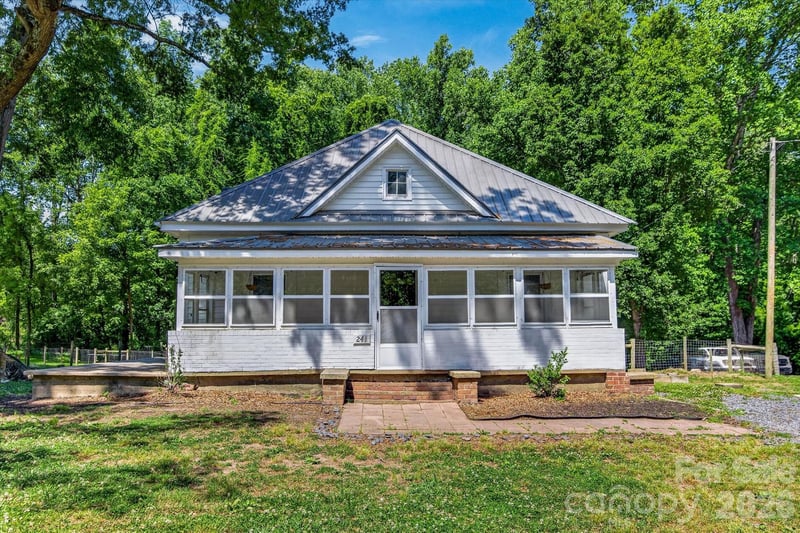 241 Dover St, Star, NC 27356
