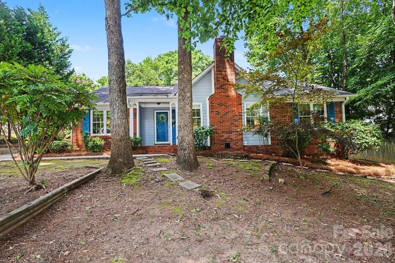 8207 White Horse Ln, Charlotte, NC 28270