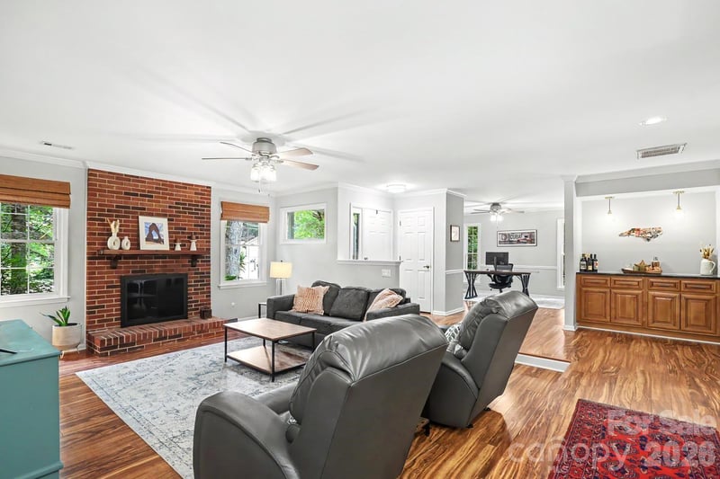 8207 White Horse Ln, Charlotte, NC 28270
