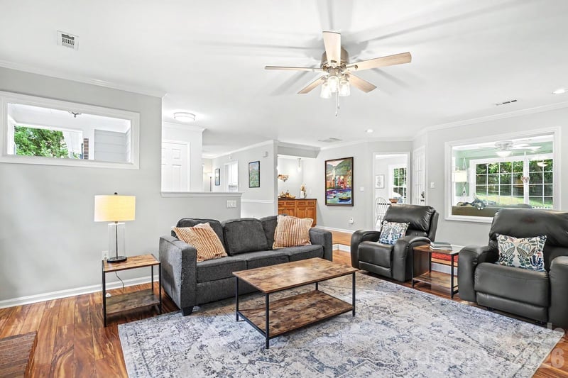 8207 White Horse Ln, Charlotte, NC 28270