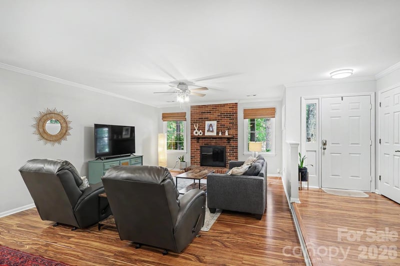 8207 White Horse Ln, Charlotte, NC 28270
