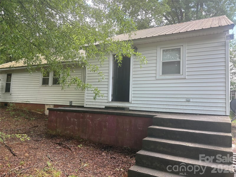 3880 Love Rd, Claremont, NC 28610