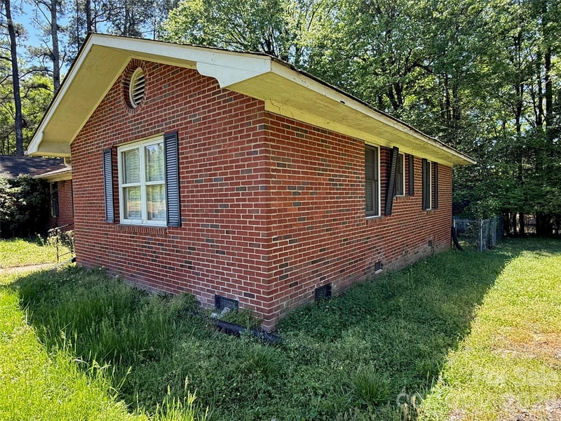 714 Crestmont Dr, Concord, NC 28025