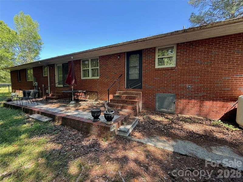 714 Crestmont Dr, Concord, NC 28025