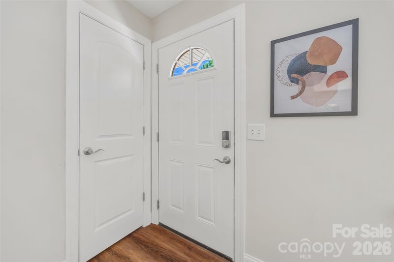 2111 Shalimar Dr, Charlotte, NC 28216