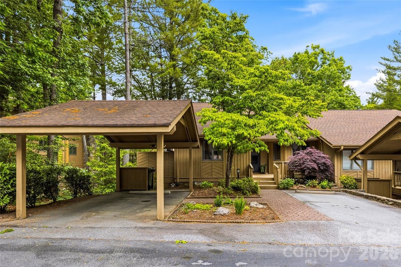 205 Scarlet Oak Ln, Hendersonville, NC 28791