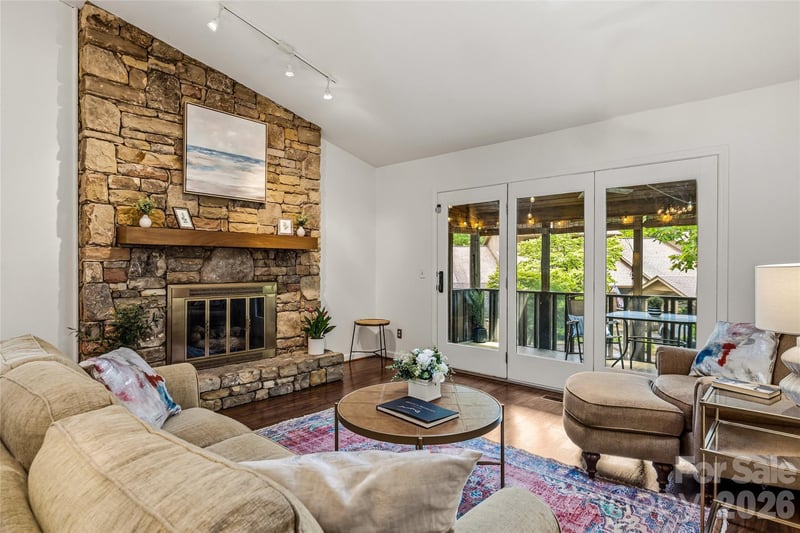 205 Scarlet Oak Ln, Hendersonville, NC 28791