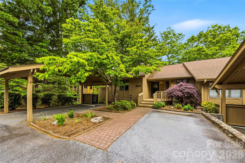 205 Scarlet Oak Ln, Hendersonville, NC 28791