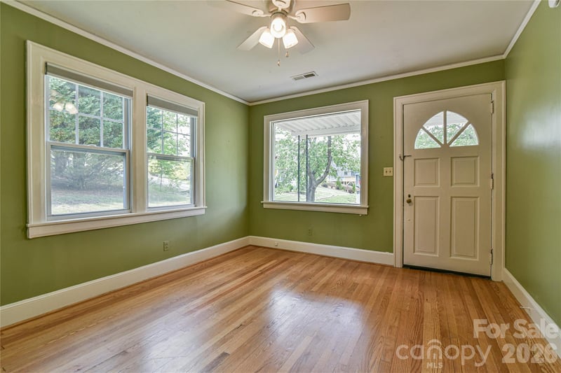 101 Skyland Cir, Asheville, NC 28804