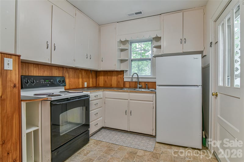 101 Skyland Cir, Asheville, NC 28804