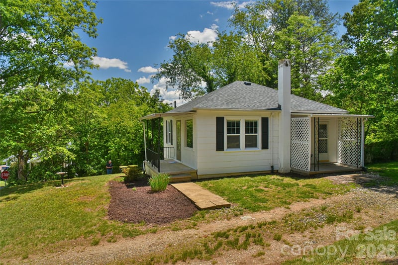 101 Skyland Cir, Asheville, NC 28804