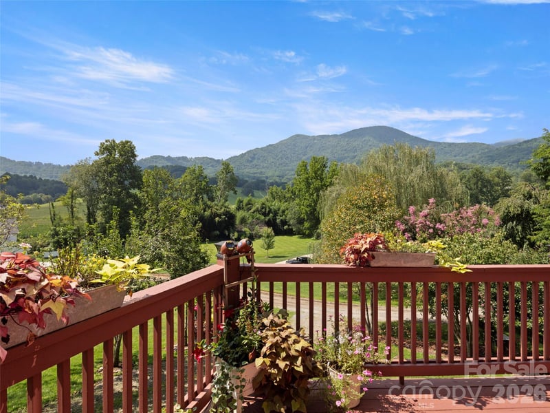64 Cradling Cv, Waynesville, NC 28785