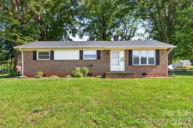 1771 24th Avenue Ct, Hickory, NC 28601
