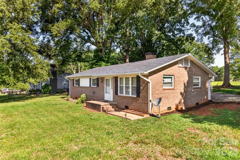 1771 24th Avenue Ct, Hickory, NC 28601