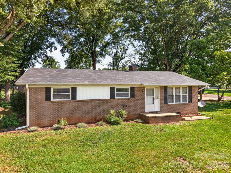1771 24th Avenue Ct, Hickory, NC 28601