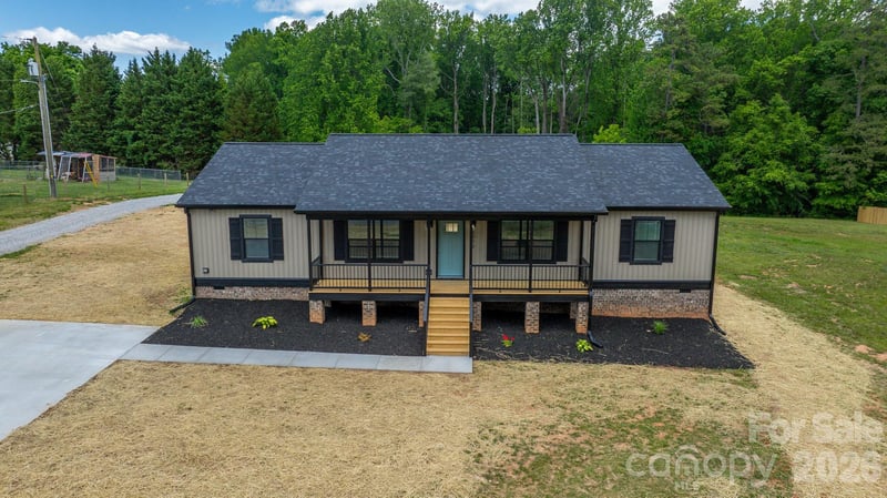 2979 Durant Dr, Winston Salem, NC 27107