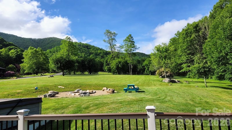 96 Buckeye Branch Dr, Clyde, NC 28721