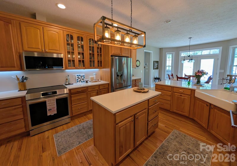 96 Buckeye Branch Dr, Clyde, NC 28721