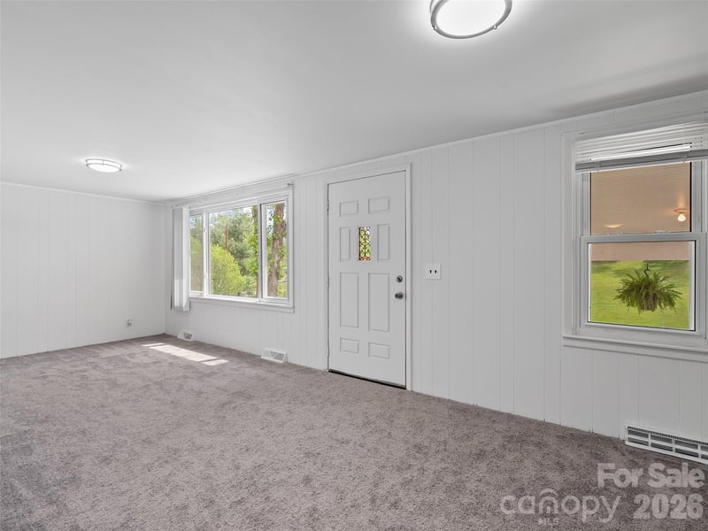 160 Cooper St, Canton, NC 28716