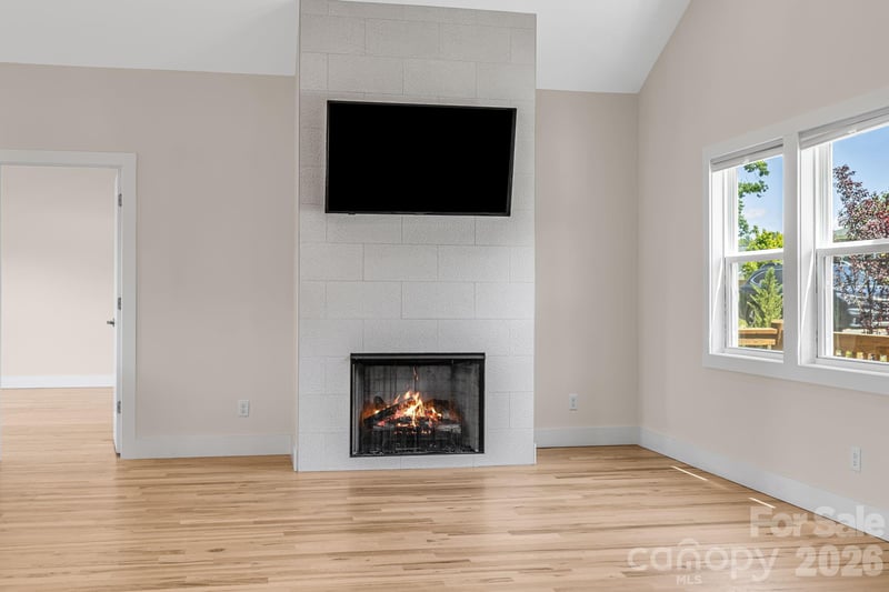 215 Oak Meadow Ln, Asheville, NC 28804