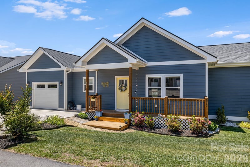 215 Oak Meadow Ln, Asheville, NC 28804