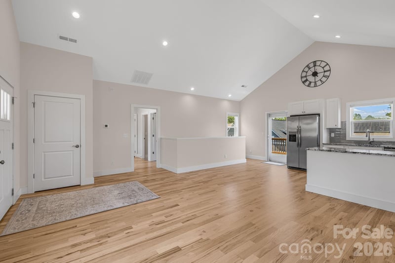 215 Oak Meadow Ln, Asheville, NC 28804