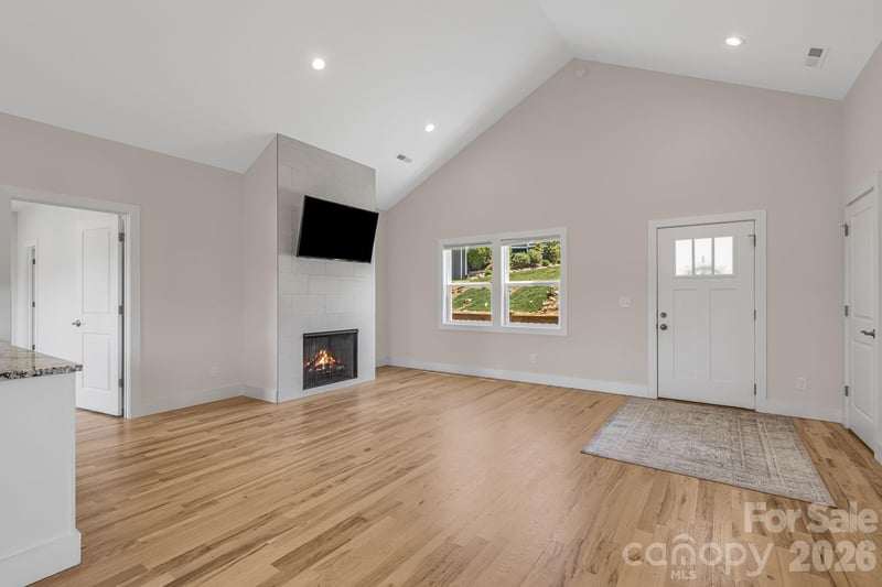 215 Oak Meadow Ln, Asheville, NC 28804
