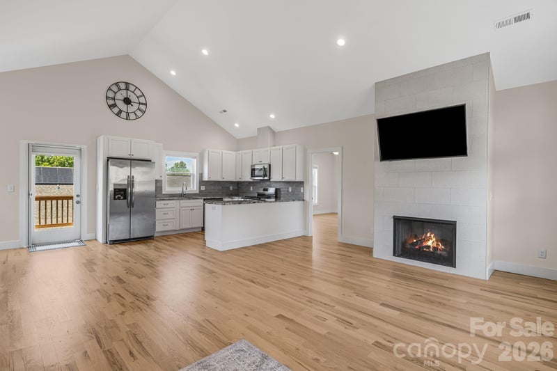 215 Oak Meadow Ln, Asheville, NC 28804