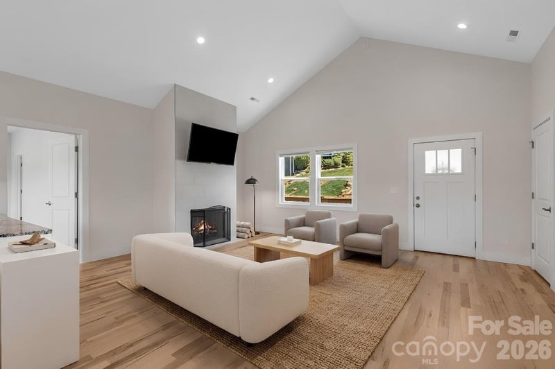 215 Oak Meadow Ln, Asheville, NC 28804