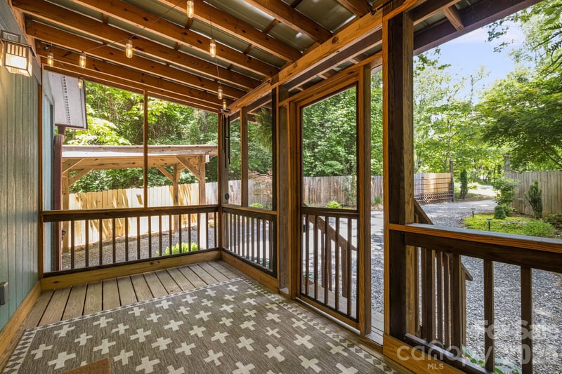 477 Governors View Rd, Asheville, NC 28805