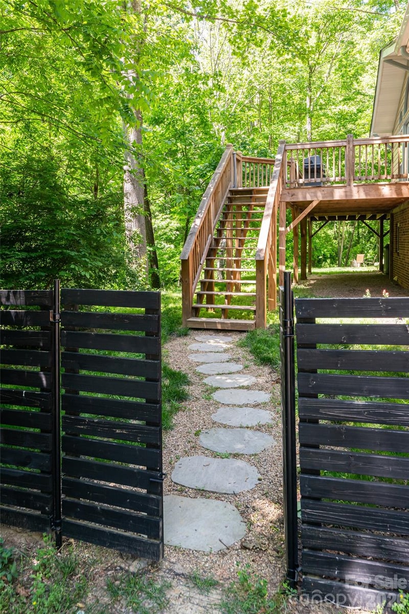 26 Utopia Rd, Asheville, NC 28805
