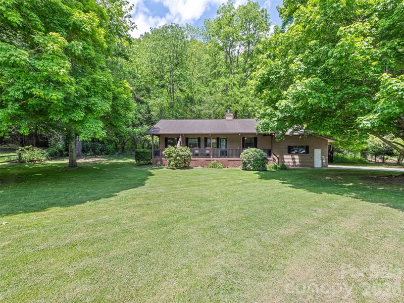 165 Clearwater Dr, Waynesville, NC 28785