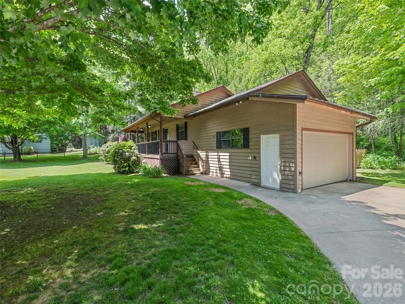 165 Clearwater Dr, Waynesville, NC 28785