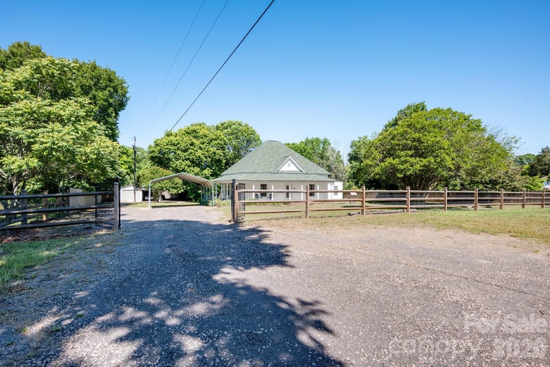 5620 Tuckaseegee Rd, Kannapolis, NC 28081