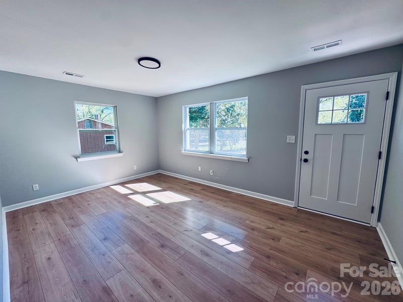 533 Frank Dr, Charlotte, NC 28215