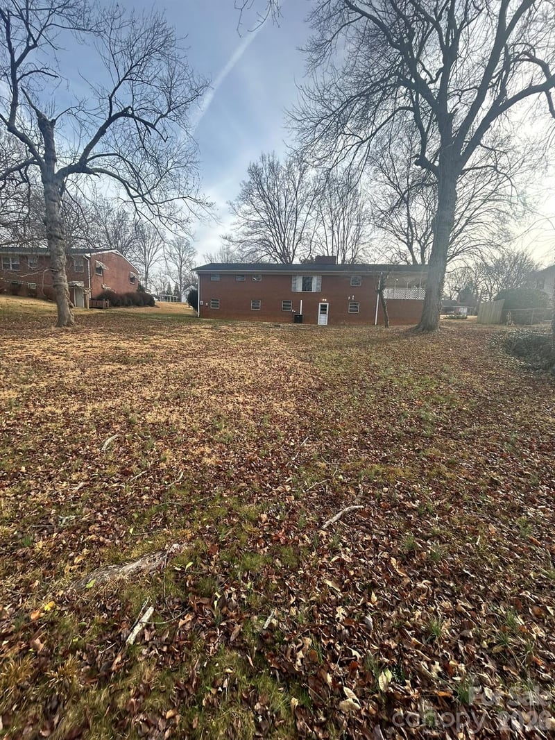 626 Willowbrook Ln, Winston Salem, NC 27104