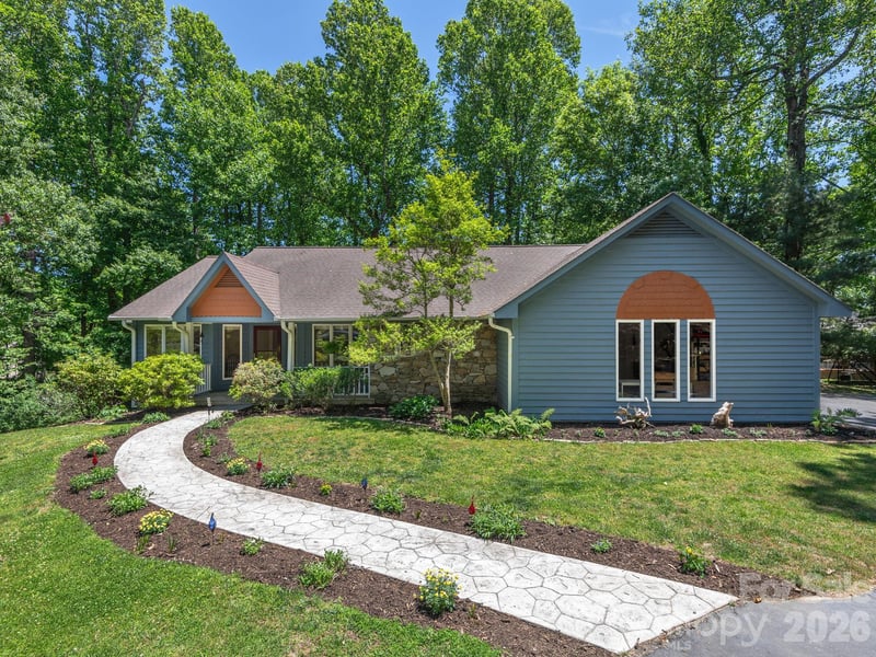 3942 Laurel Park Hw, Laurel Park, NC 28739