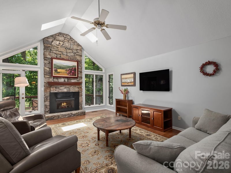 3942 Laurel Park Hw, Laurel Park, NC 28739
