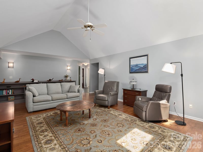 3942 Laurel Park Hw, Laurel Park, NC 28739
