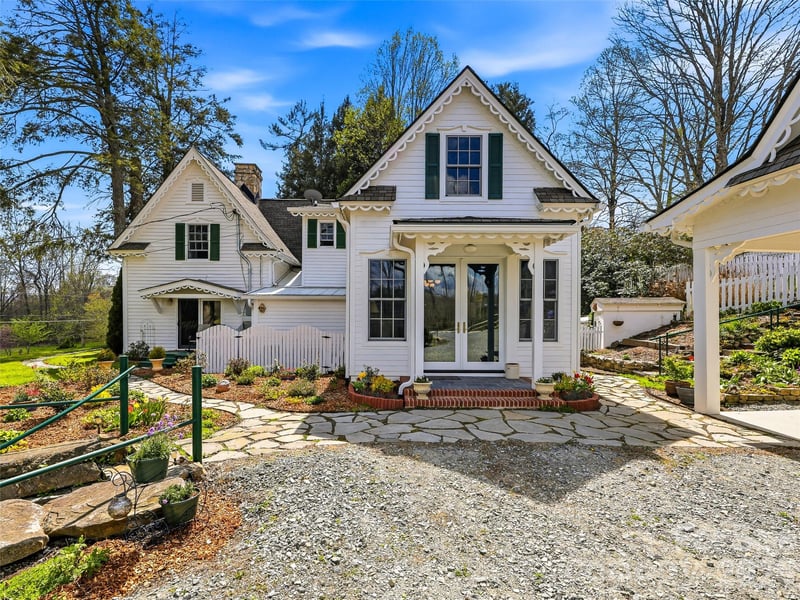 90 Woody Farm Dr, Pisgah Forest, NC 28768