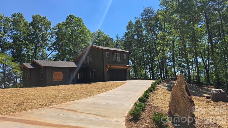 121 Deer Jump Trl, Lake Lure, NC 28746