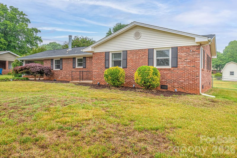 4012 Allison St, Hickory, NC 28601
