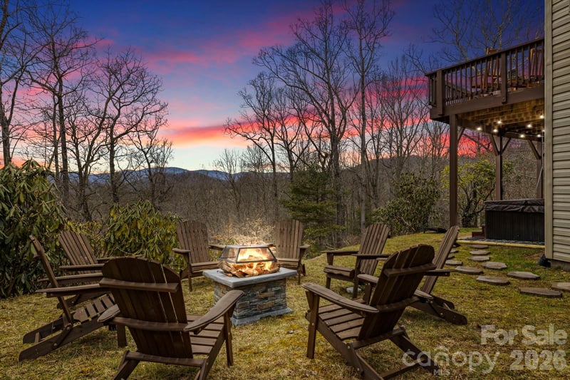 106 Bishop Cove Rd, Fairview, NC 28730