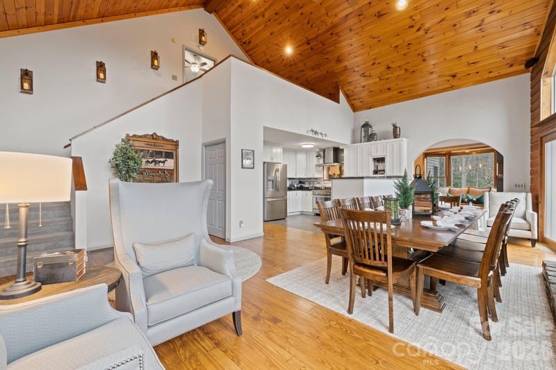 106 Bishop Cove Rd, Fairview, NC 28730
