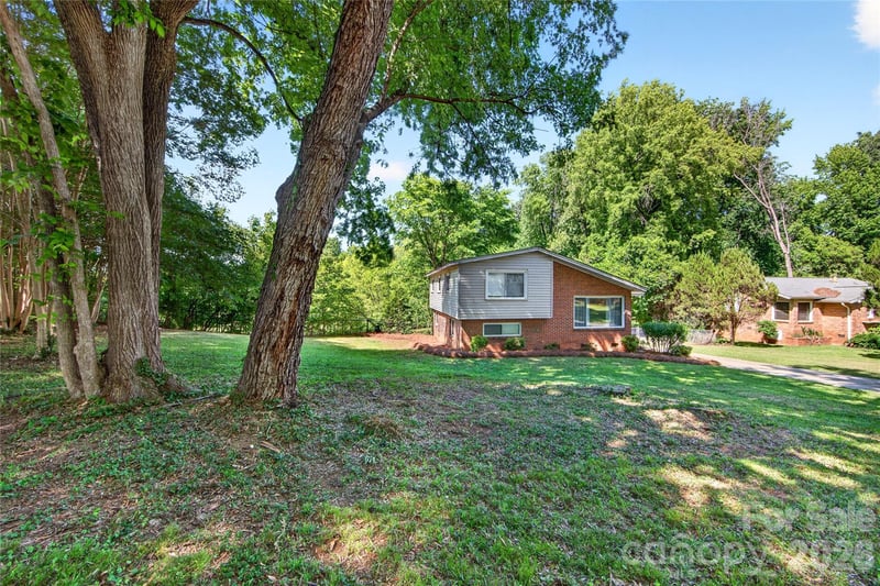 501 Kenlough Dr, Charlotte, NC 28209