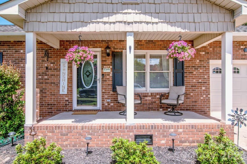 2426 Ashford Dr, Newton, NC 28658