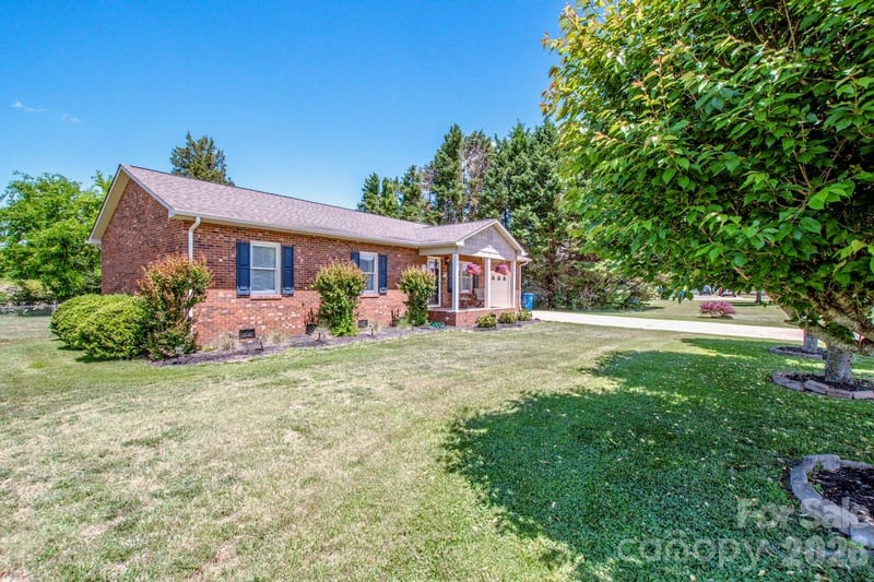 2426 Ashford Dr, Newton, NC 28658