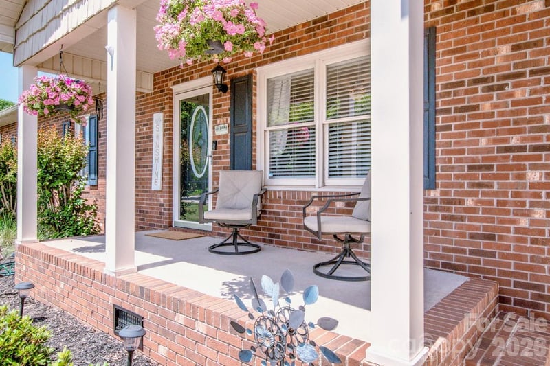 2426 Ashford Dr, Newton, NC 28658